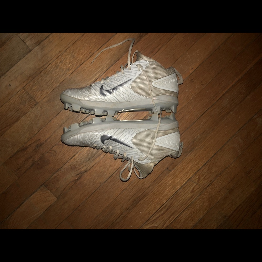 Used cleats - Picture 1 of 3